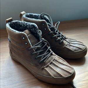 Vans Brown Leather ‘Duck’ Boots with micro fleece lining 8.5